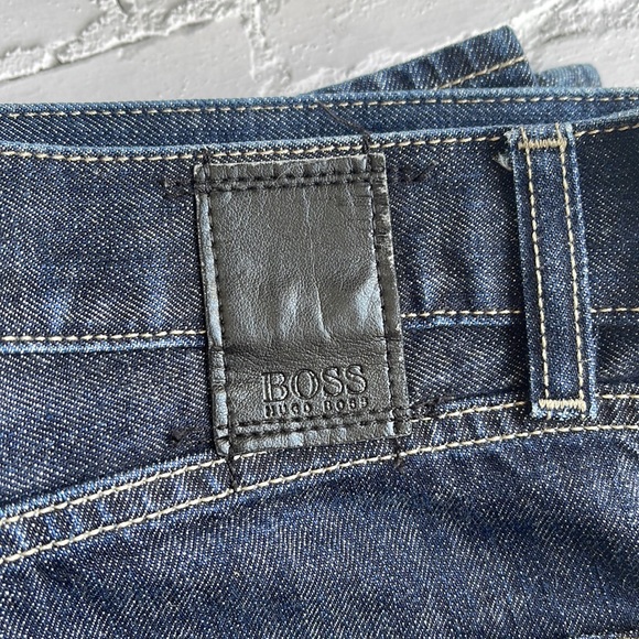 HUGO BOSS | Classic straight leg jeans in Indigo - Picture 2 of 11